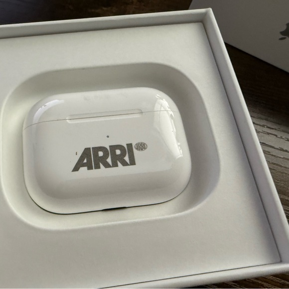 Apple Air Pods Pro 1st Generation With Charging Case NEW Arri Branded - Picture 4 of 8